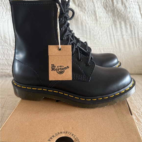 Dr. Martens Black Leather Boots UNISEX - Picture 4 of 9
